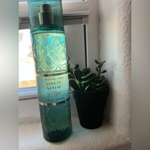 💚Bath and body works lost in Santal fragrance body mist💚